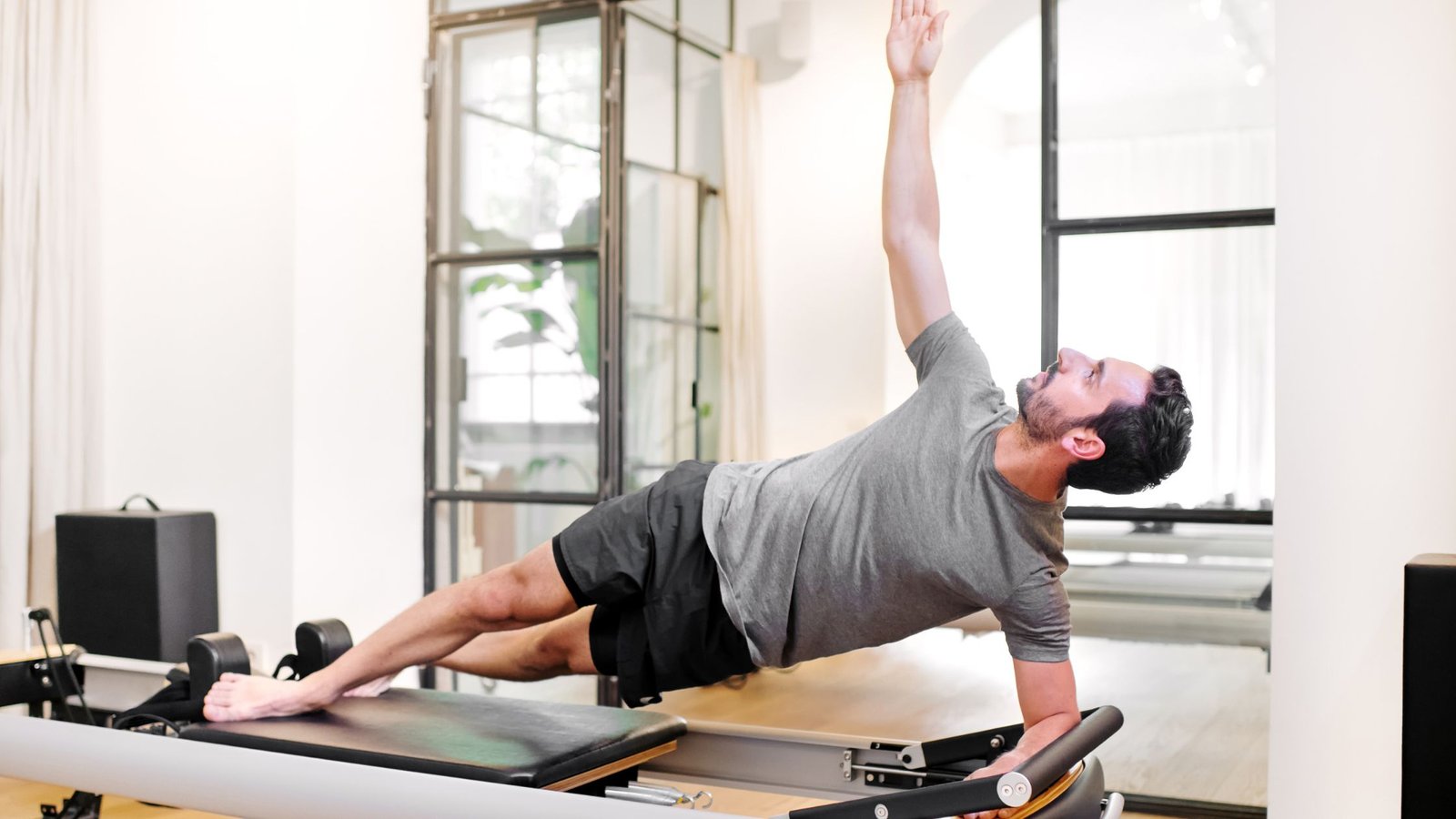 The Benefits of a Side Plank and How to Do It Safely